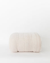 Load image into Gallery viewer, Snow Leopard Cotton Quilt