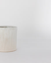 Load image into Gallery viewer, Glossy White Scalloped Crock

